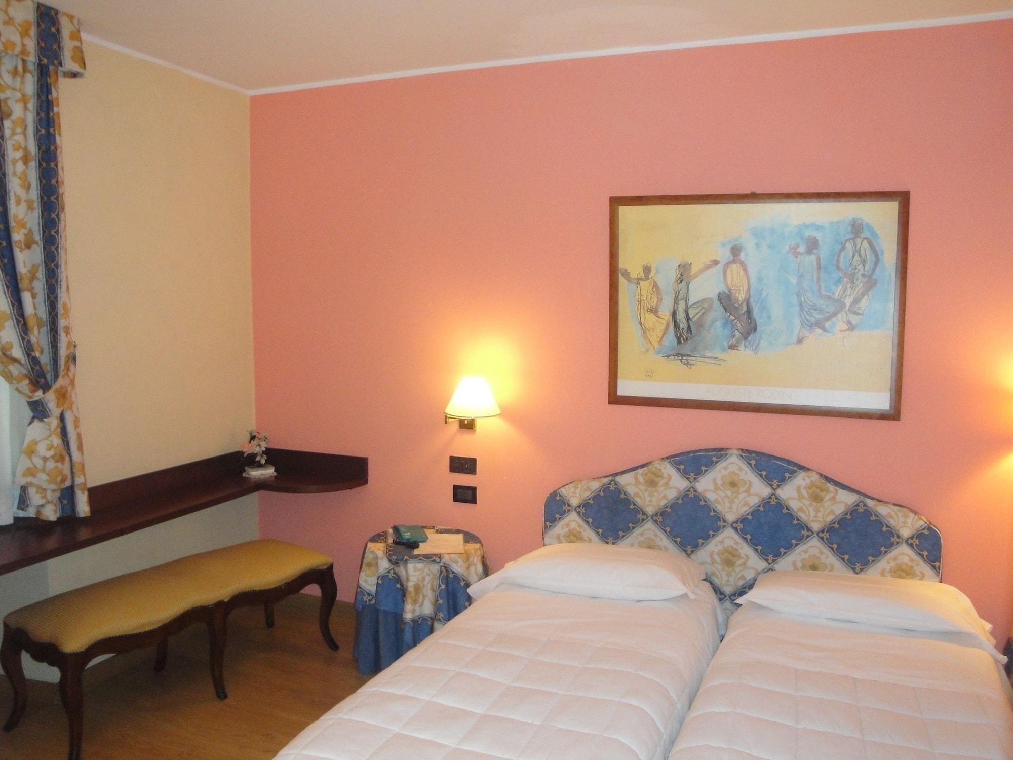 Due Mondi Hotel