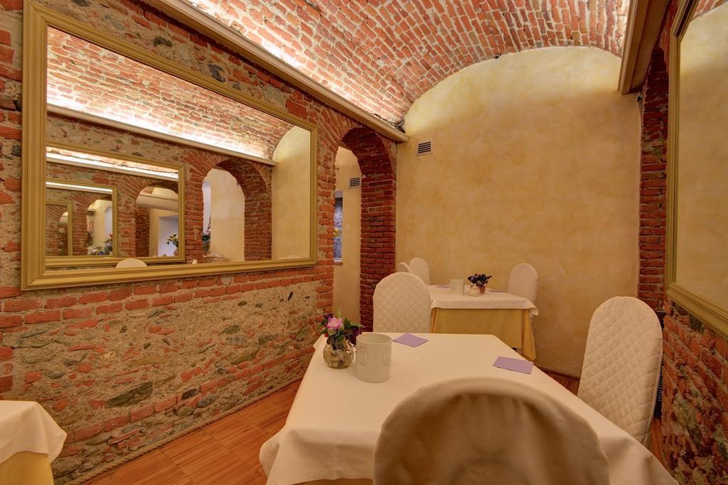 Due Mondi Hotel