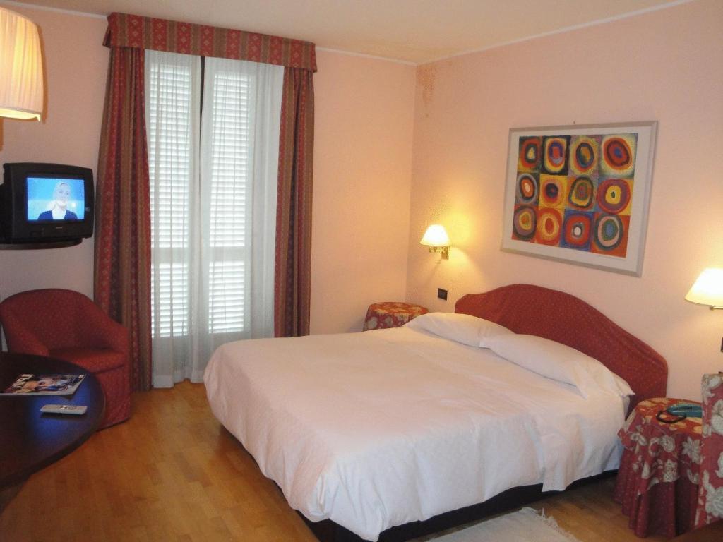 Due Mondi Hotel 3*